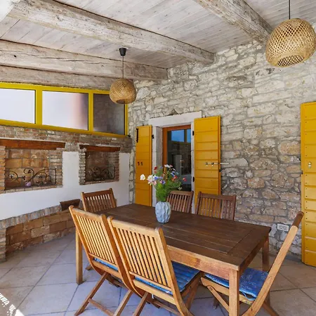 Puntarina By Interhome Barban